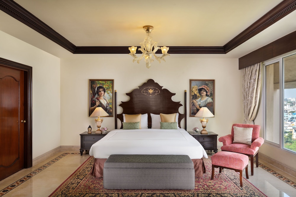 Presidential, Suite, King Bed, Plunge Pool