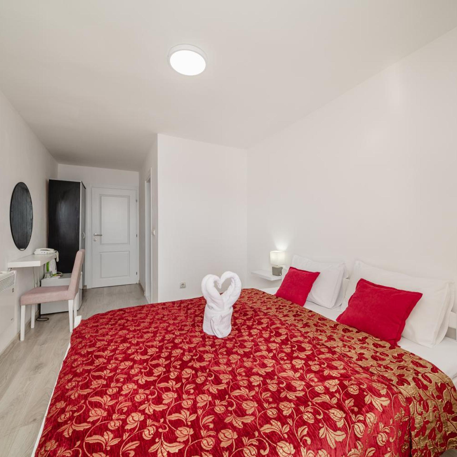 غرفة سوبيريور بسرير مزدوج بإطلالة على البحر، Azzurro Hotel Bijela, Herceg Novi 5/10