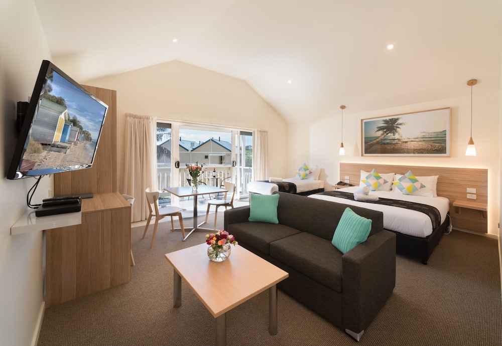Boathouse Resort Studios & Suites 39/69