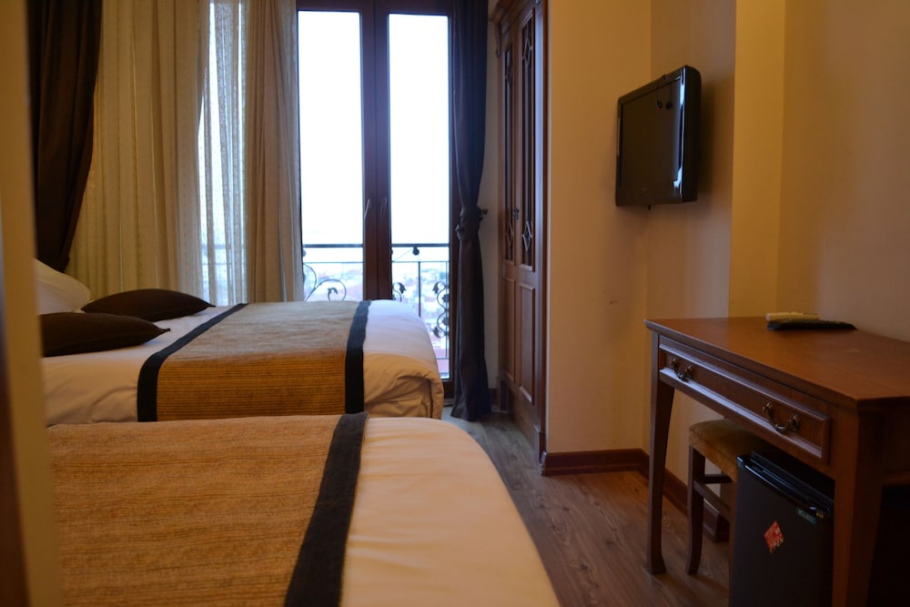 Seven Days Hotel 28/60