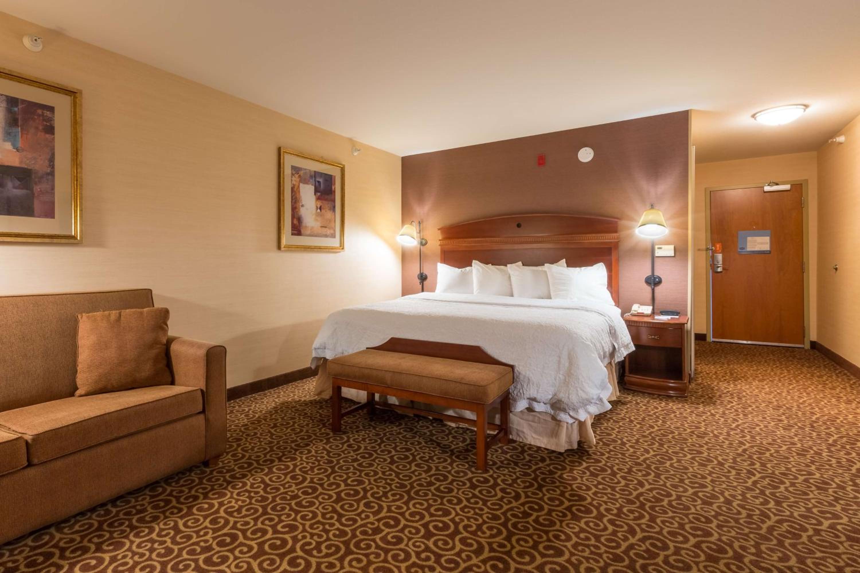 Study, King Bed, Sofa, Jetted Tub