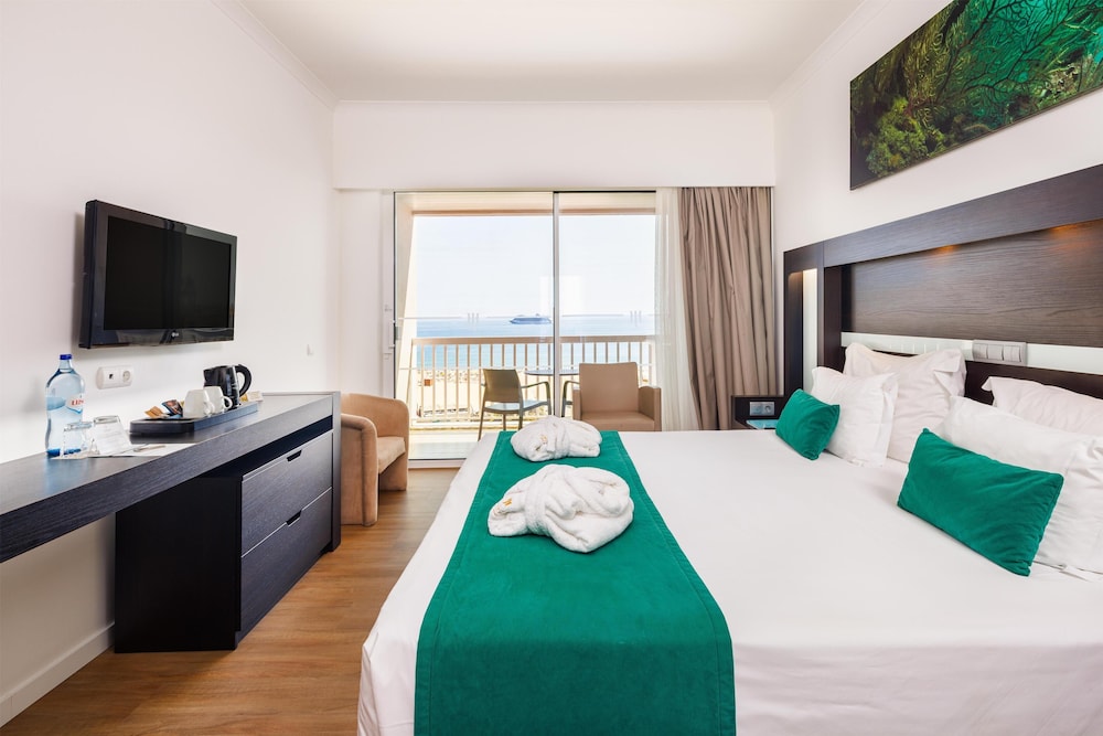 PREMIUM, DOUBLE OR TWIN BED, SEA VIEW, BALCONY