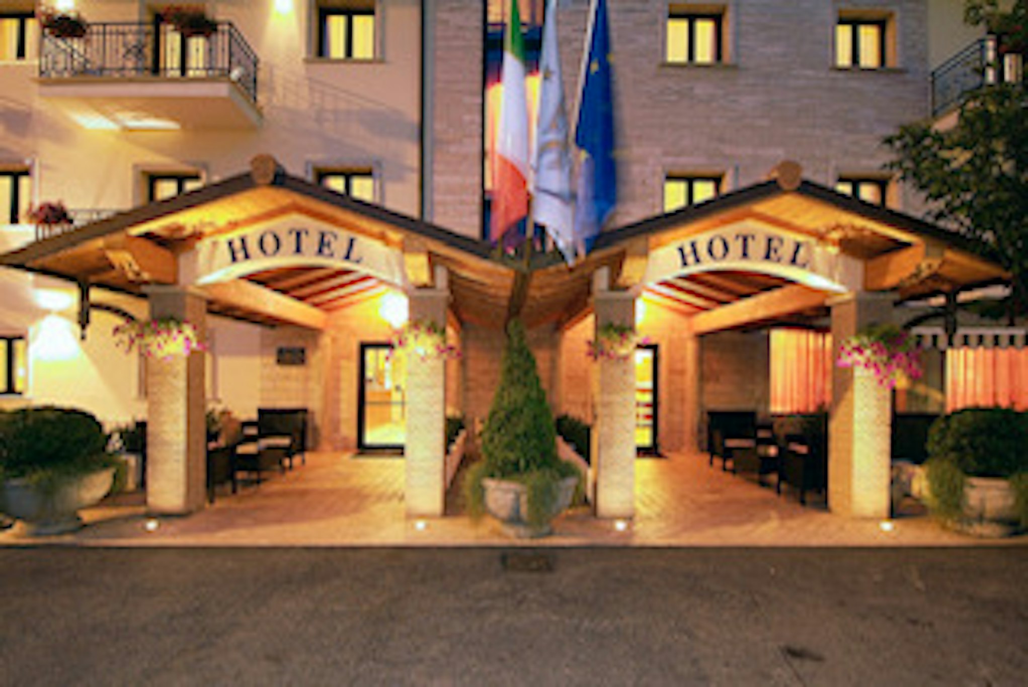 Fashion Hotel 4/18