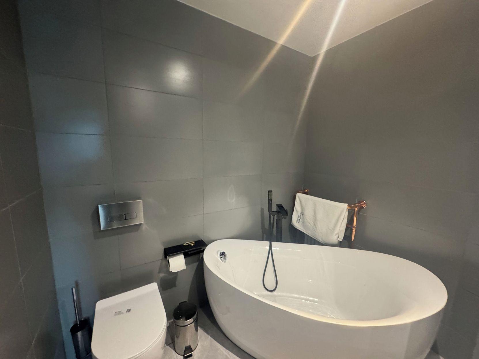 Waterhead Rooms & Suites - Parking and Light Breakfast 39/43