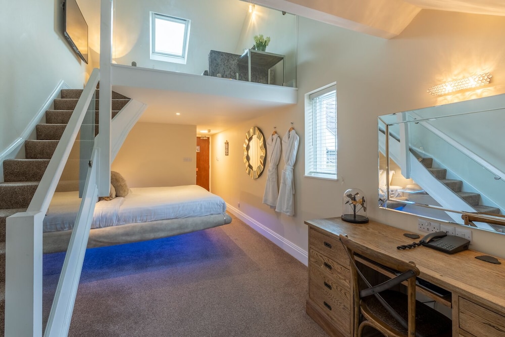 Lakes Hotel and Spa (ex The Burnside Hotel and Spa) 33/84