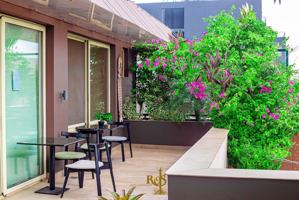Roots Hotel Apartment 27/39