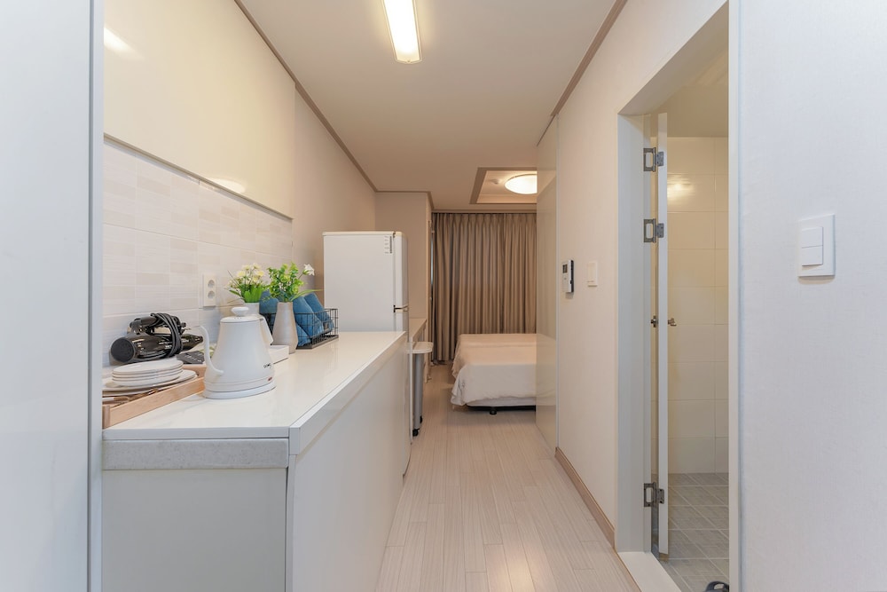 Staywell Hotel 50/50