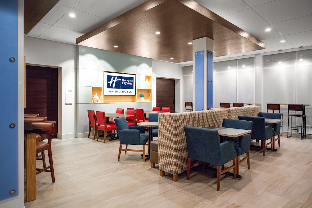 Holiday Inn Express Suites Sanford 40/54