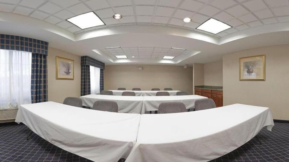 Holiday Inn Express Hotel And Suites Danville 41/43