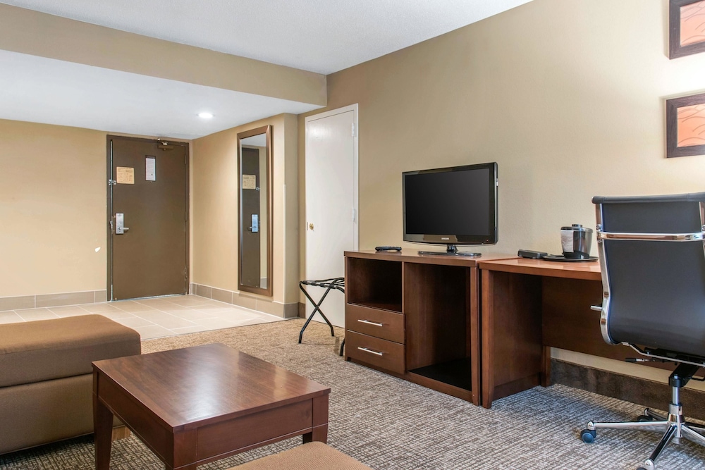 Comfort Inn MSP Airport - Mall Of America 39/43