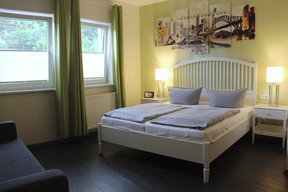 غرفة ديلوكس بسرير مزدوج، REGIOHOTEL Schanzenhaus Wernigerode 3/7