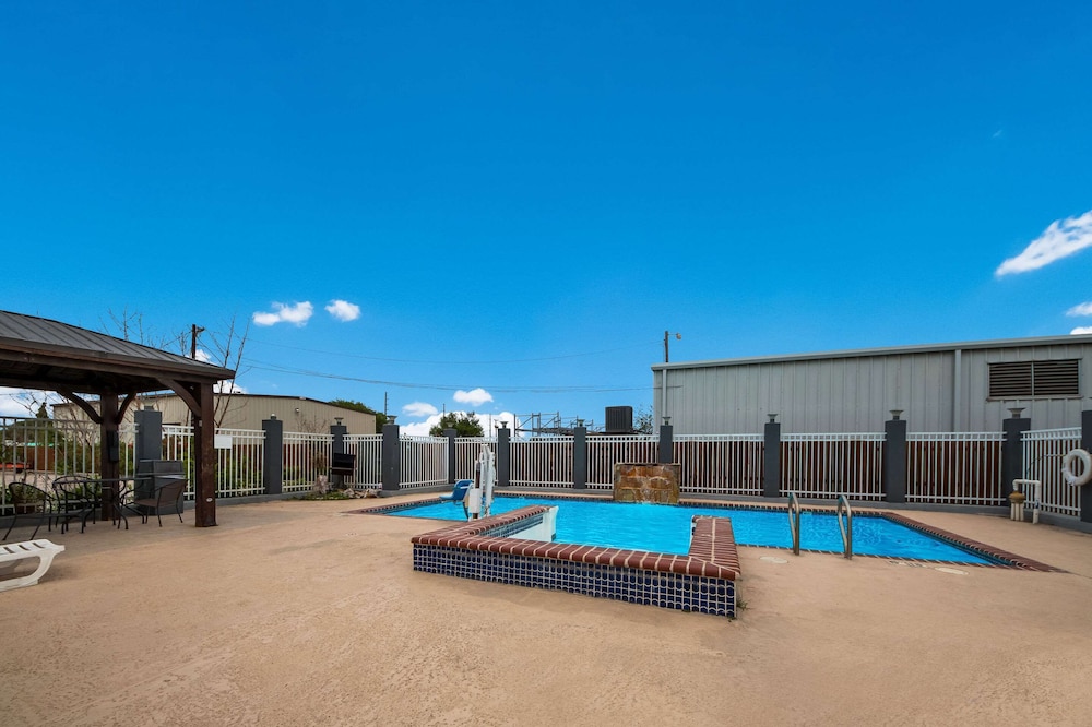 Rodeway Inn & Suites Corpus Christi Northwest 37/42