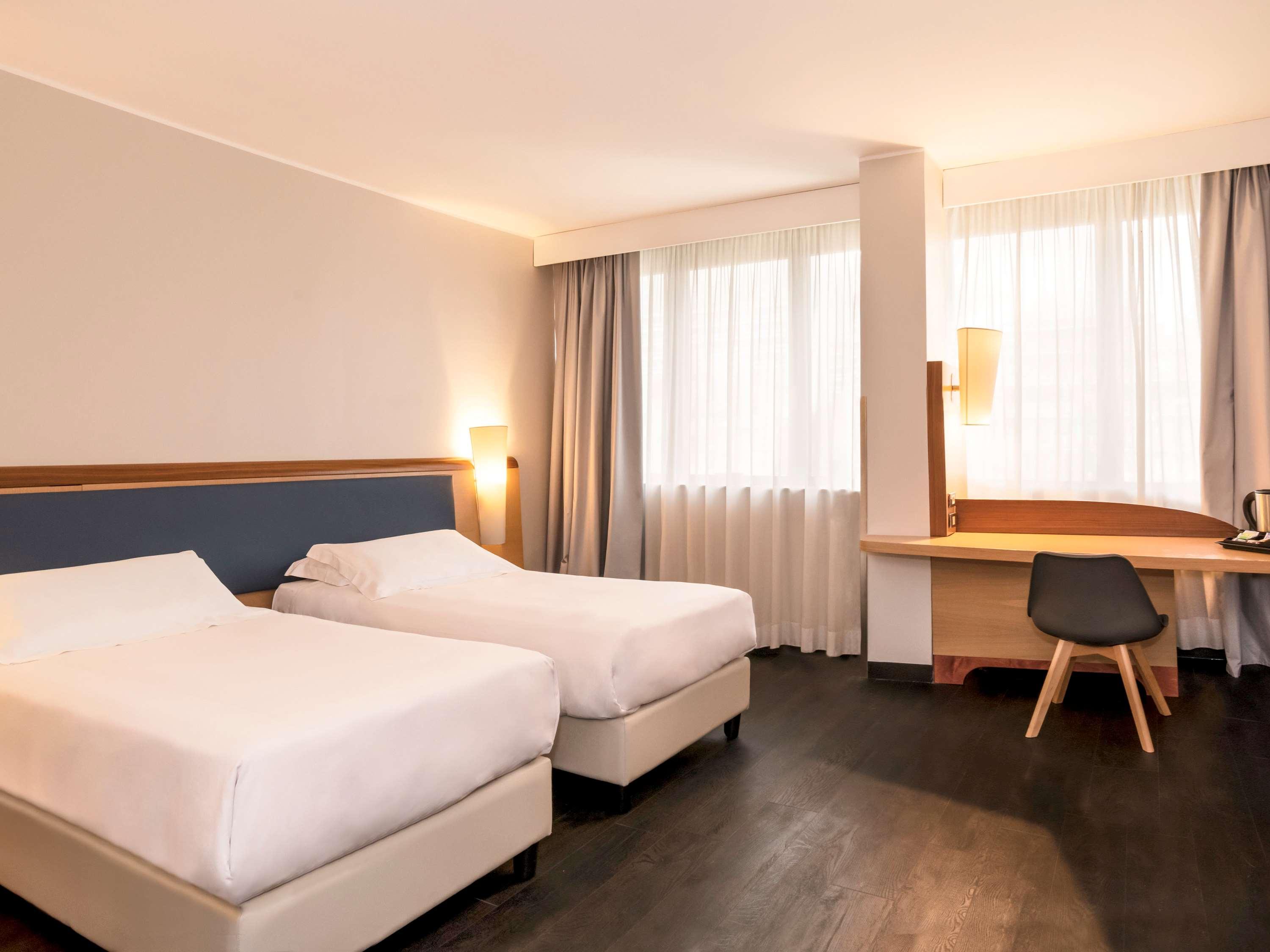 غرفة قياسية بسريرين منفصلين، Mercure Roma West 2/8