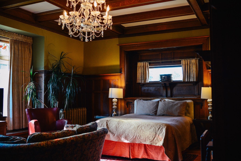 Dashwood Manor Seaside Bed & Breakfast 17/50