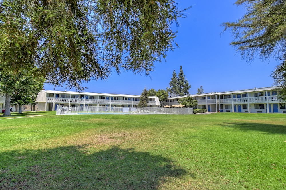 Motel6 Claremont, CA 46/54
