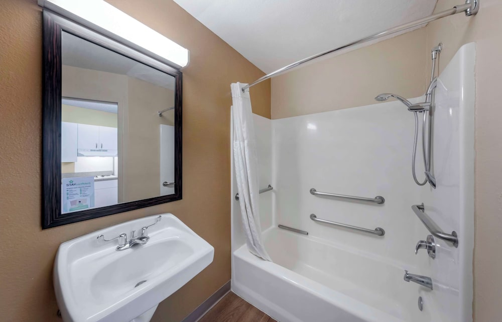 Extended Stay America Suites Orange County Katella Ave 48/51