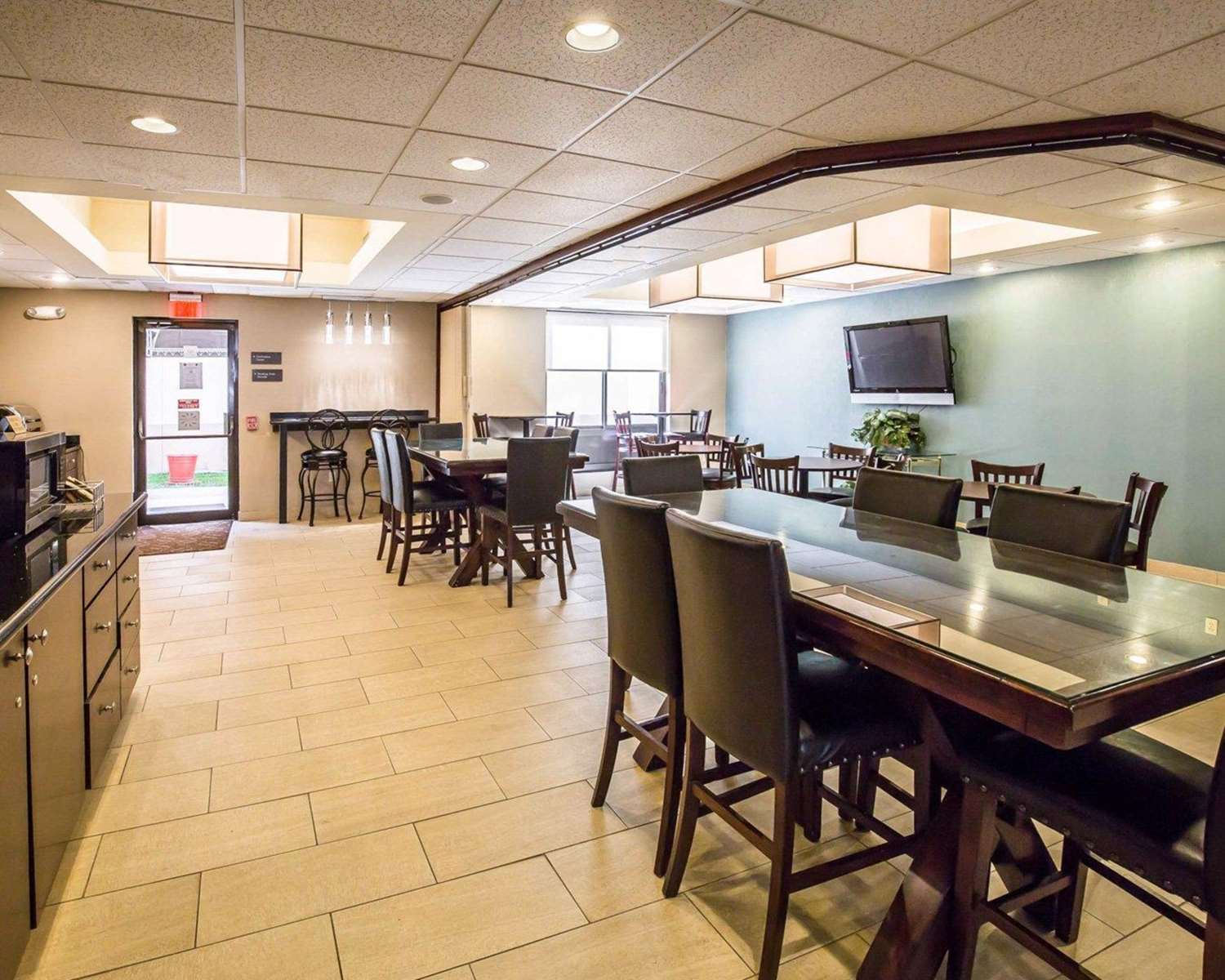 Spark by Hilton Stafford Sugar Land 28/40