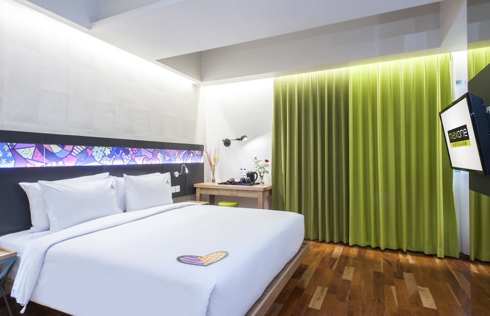 Maxonehotels At Dharmahusada Surabaya 12/32