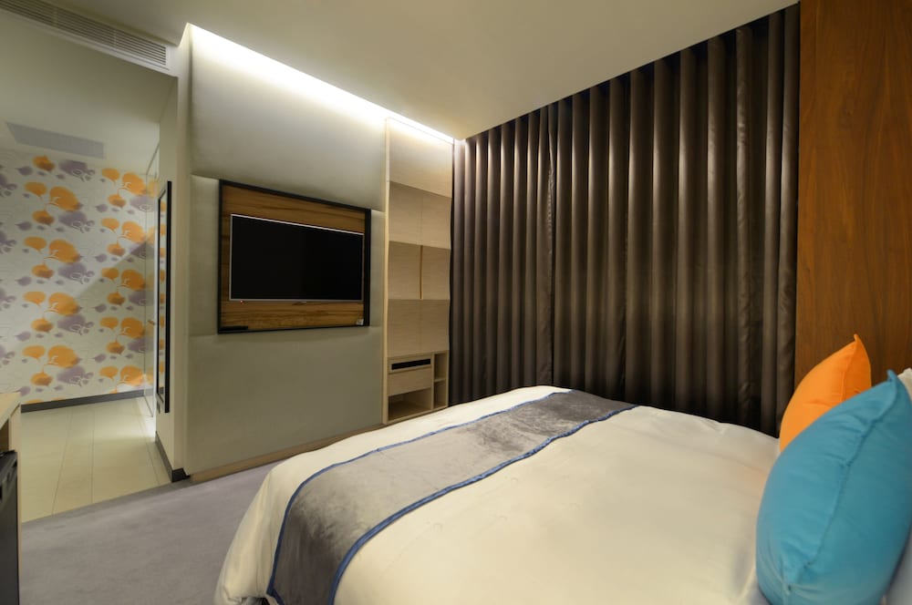 Golden Tulip Glory Fine Hotel 24/60