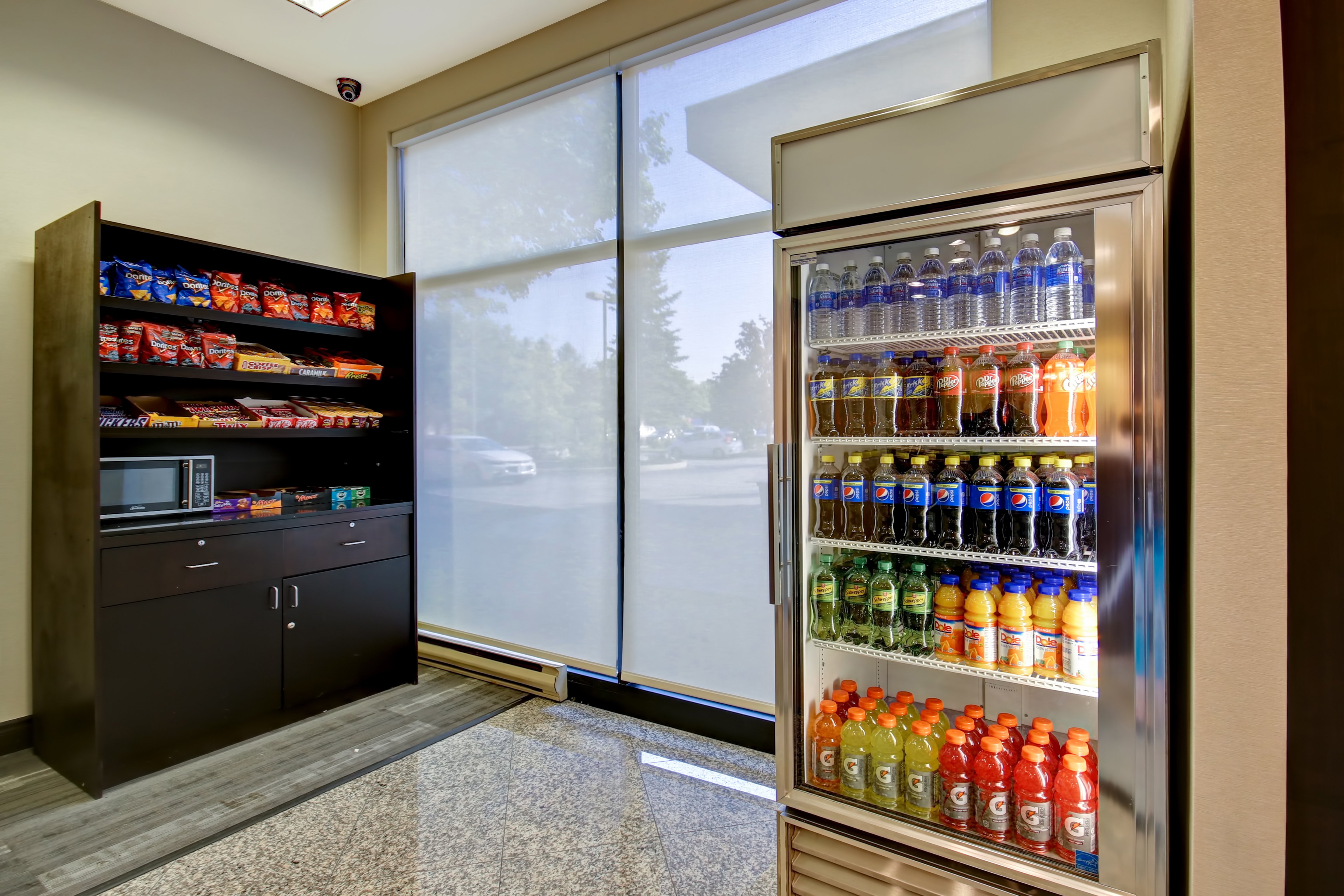 Holiday Inn Suites Windsor Ambassador Bridge 12/72