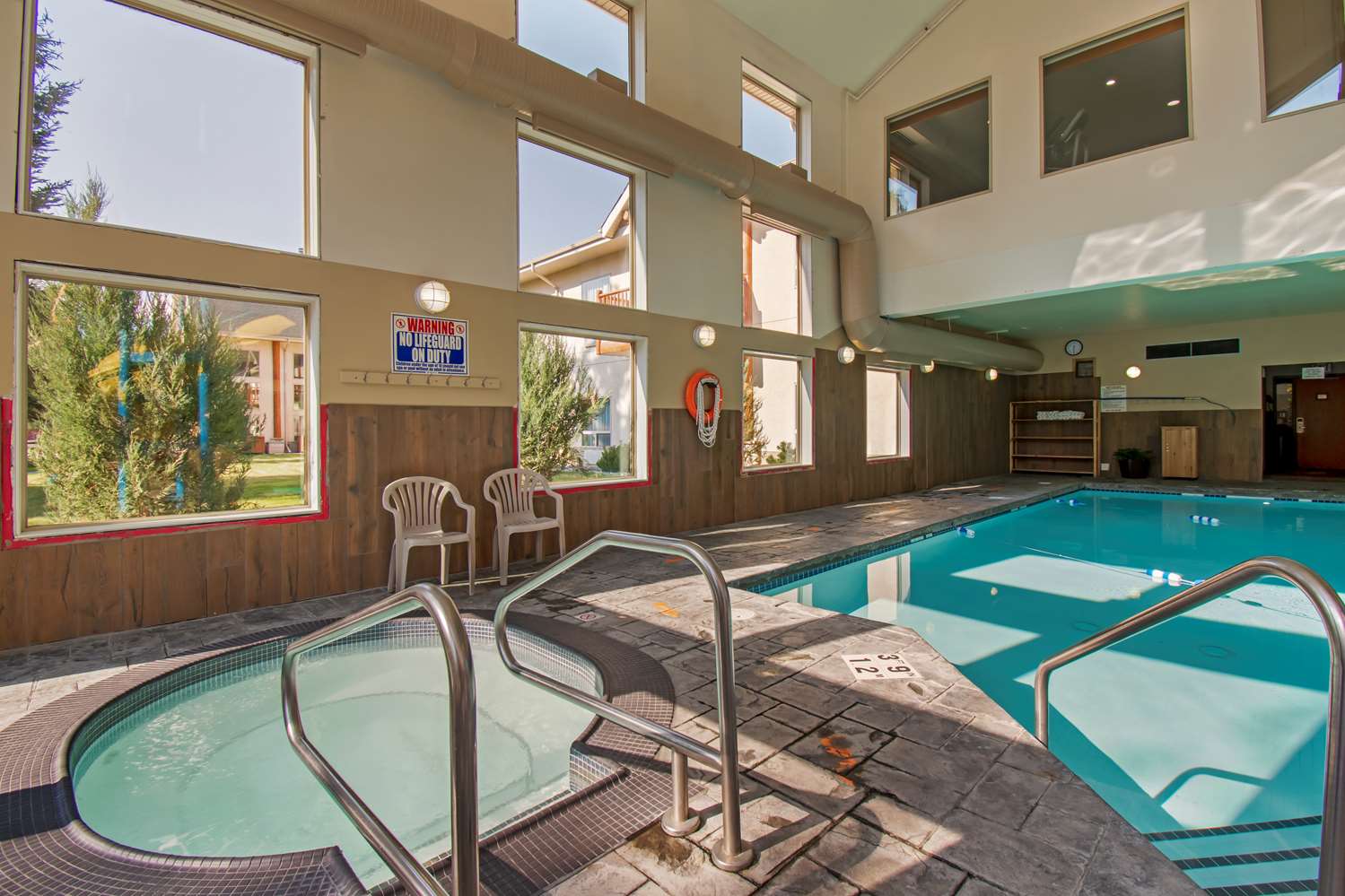 Best Western Plus Valemount Inn & Suites 29/65