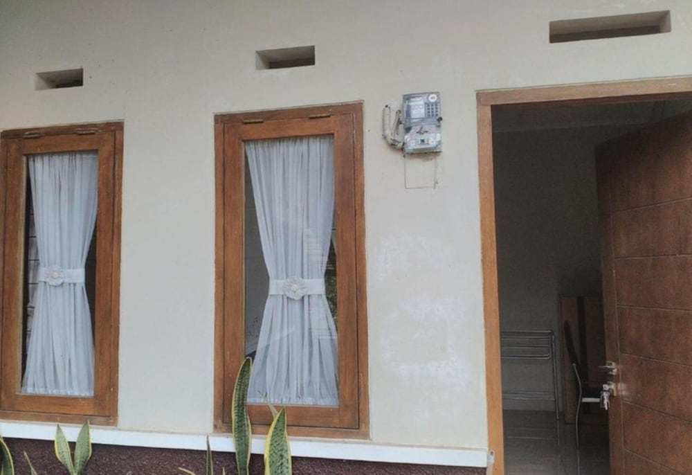 Nabila Syar i Guesthouse by ZUZU 8/19