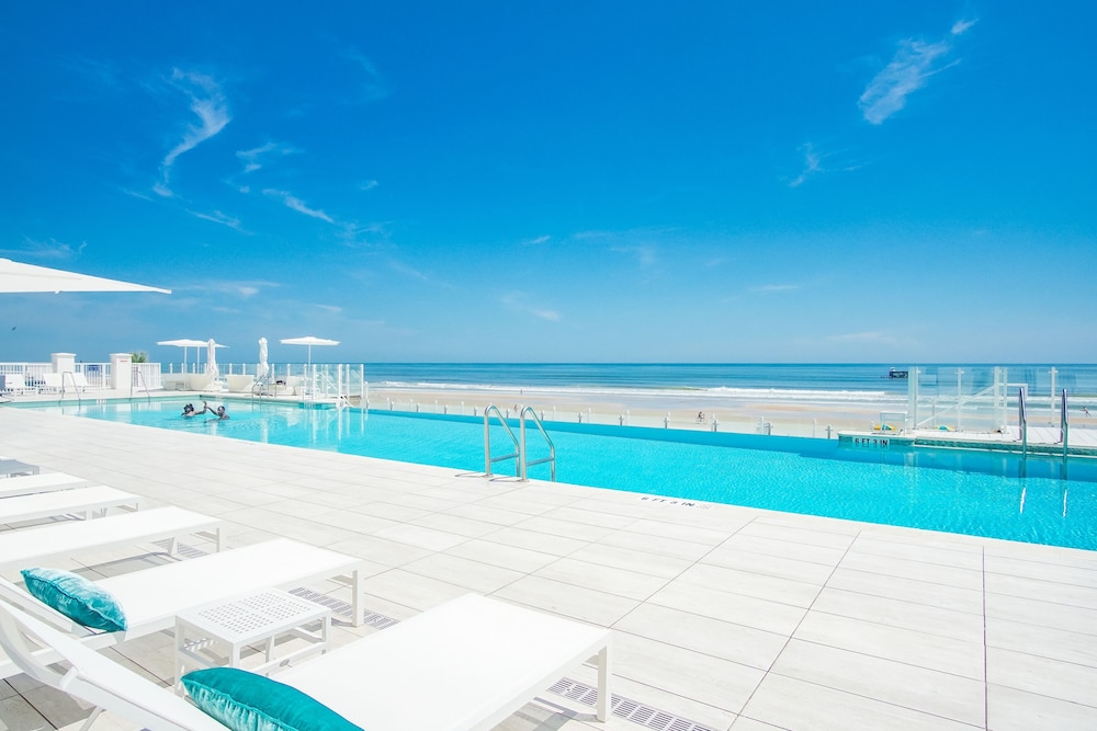Daytona Grande Oceanfront Resort 38/50
