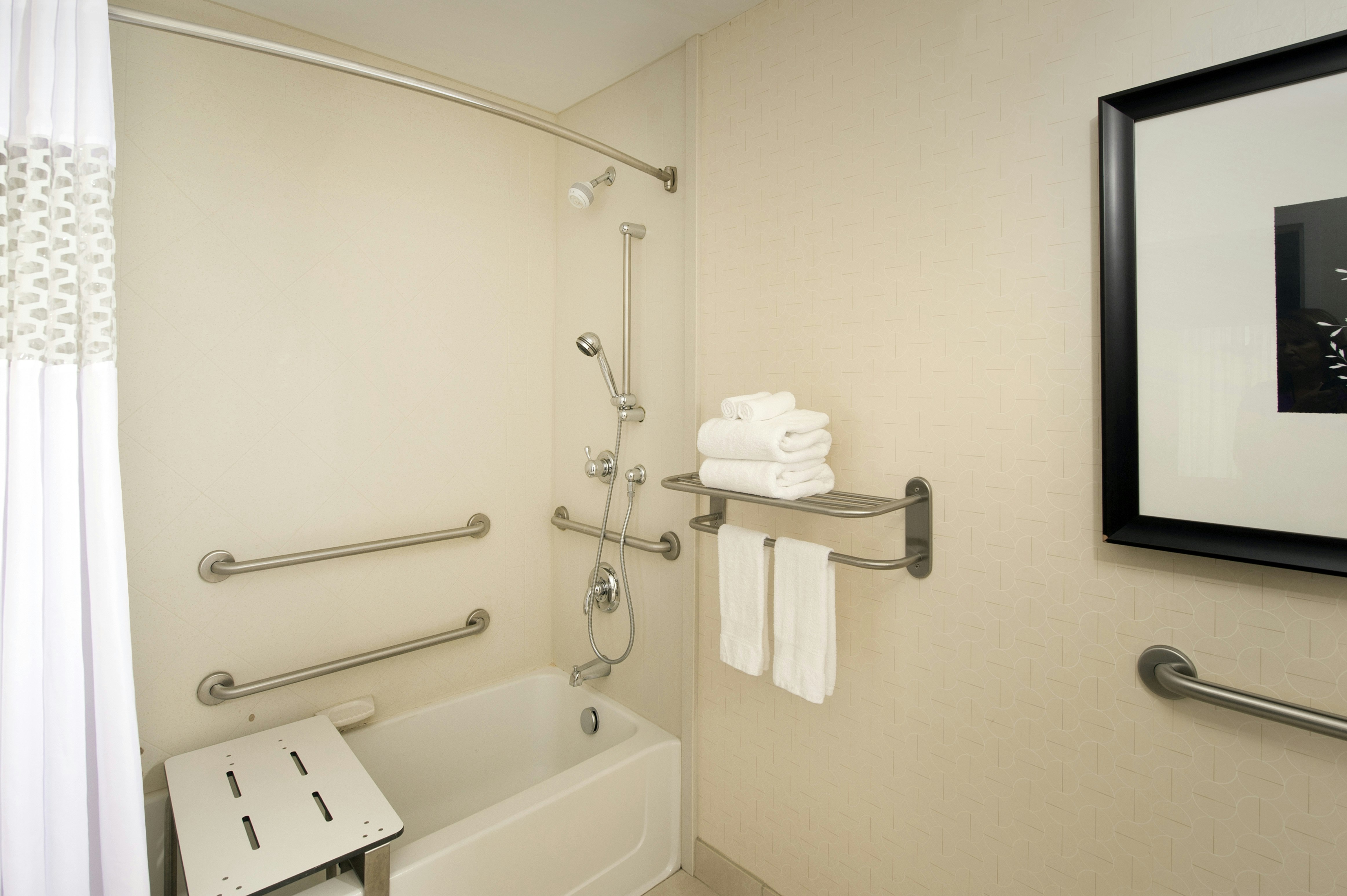 استوديو بسريرين كوين لذوي الإعاقة، Hampton Inn & Suites Athens-I-65 (Huntsville Area) 8/8