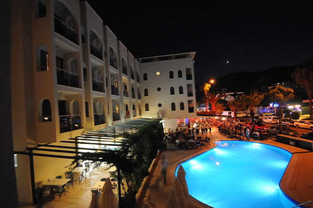 Astoria Life Hotel 13/15