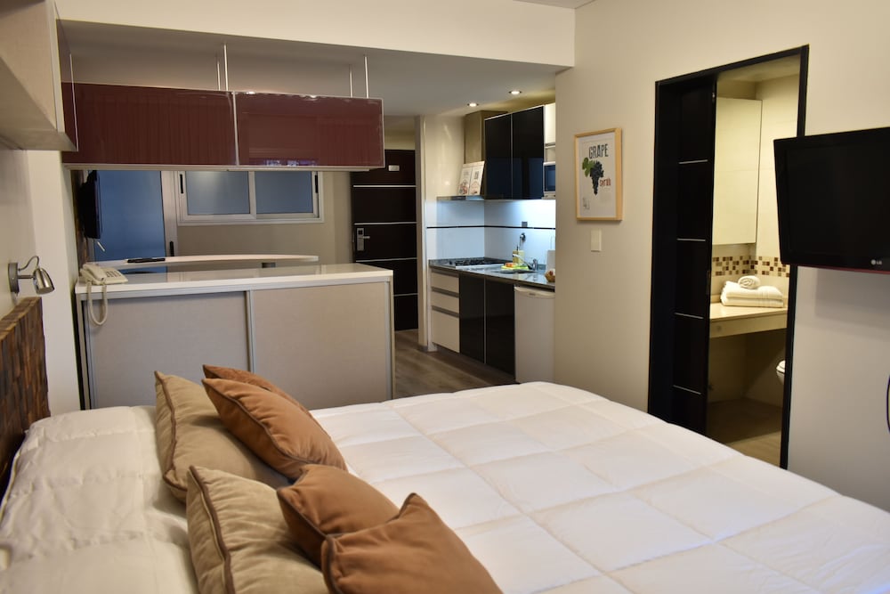 Syrah Suites 18/48