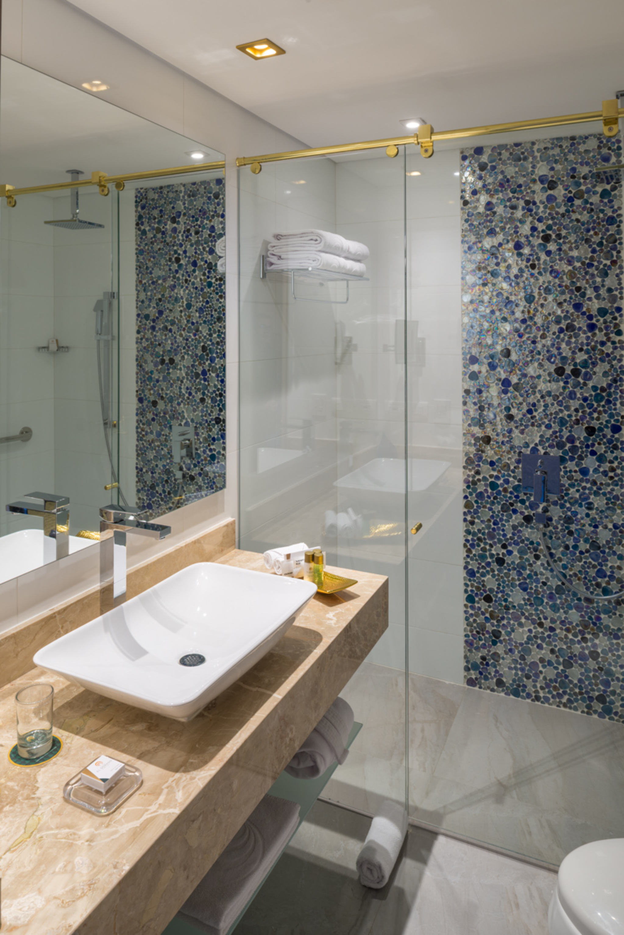 غرفة بزنس بسرير مزدوج، Hotel El Dorado Bogota 2/2