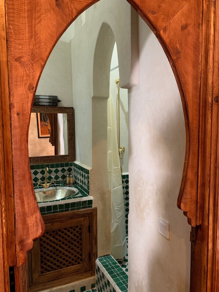 Riad Abaka 50/50
