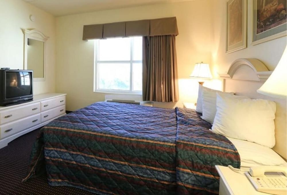 Allure Suites of Fort Myers 8/27