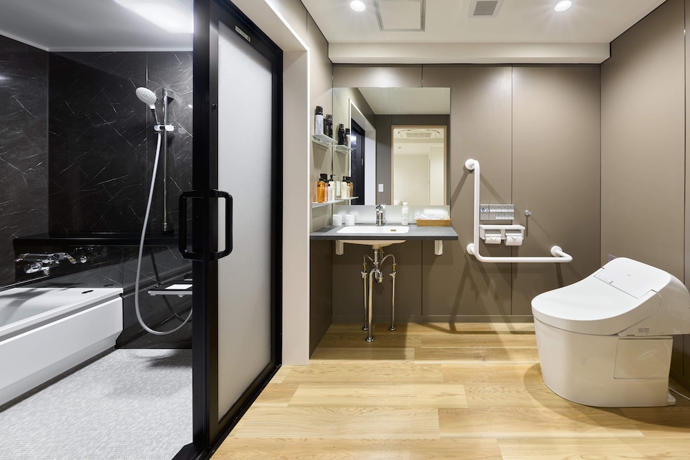 Shinjuku City Hotel N U T S 66/66