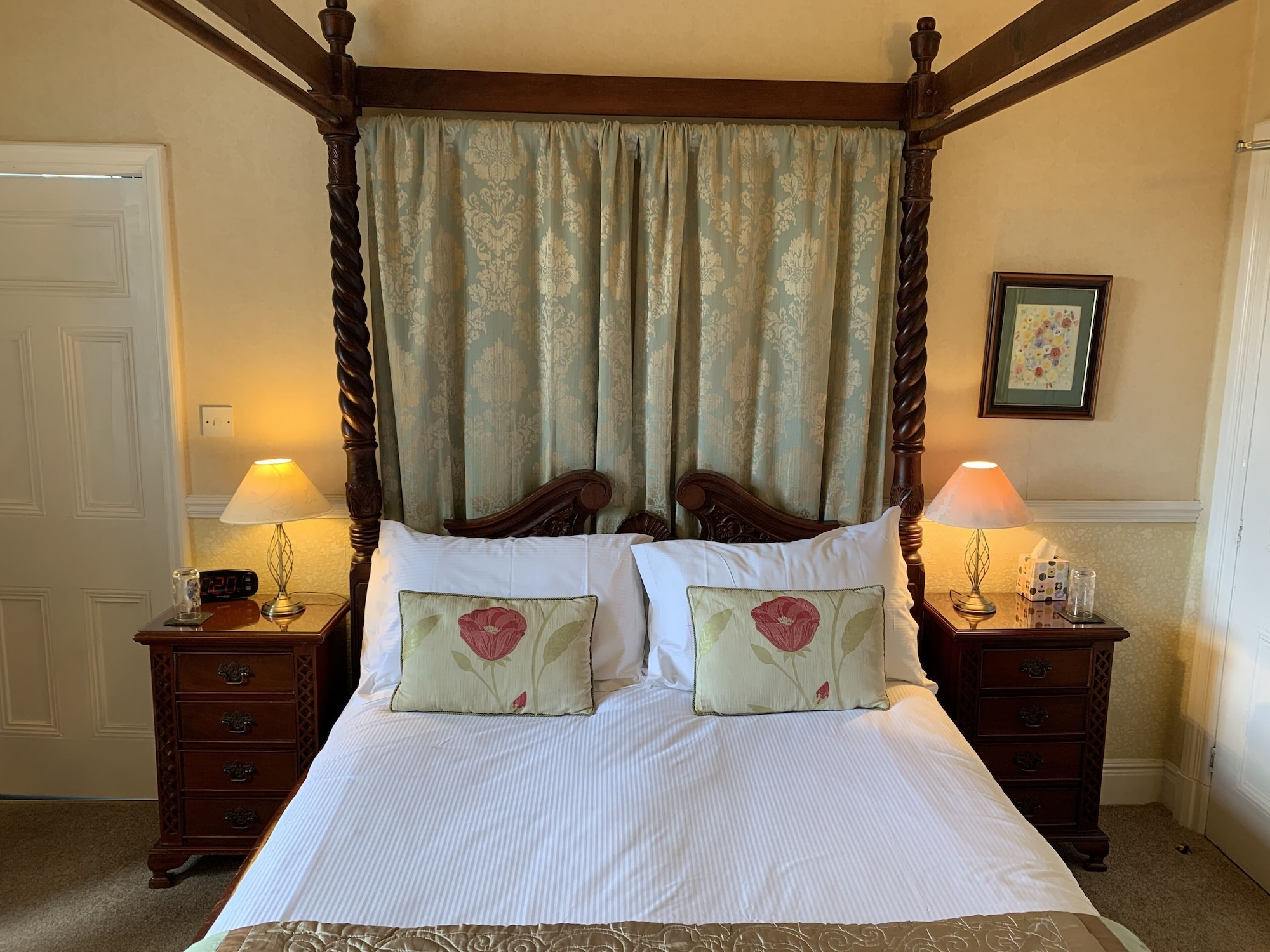 Design, Queen Bed, Garden View