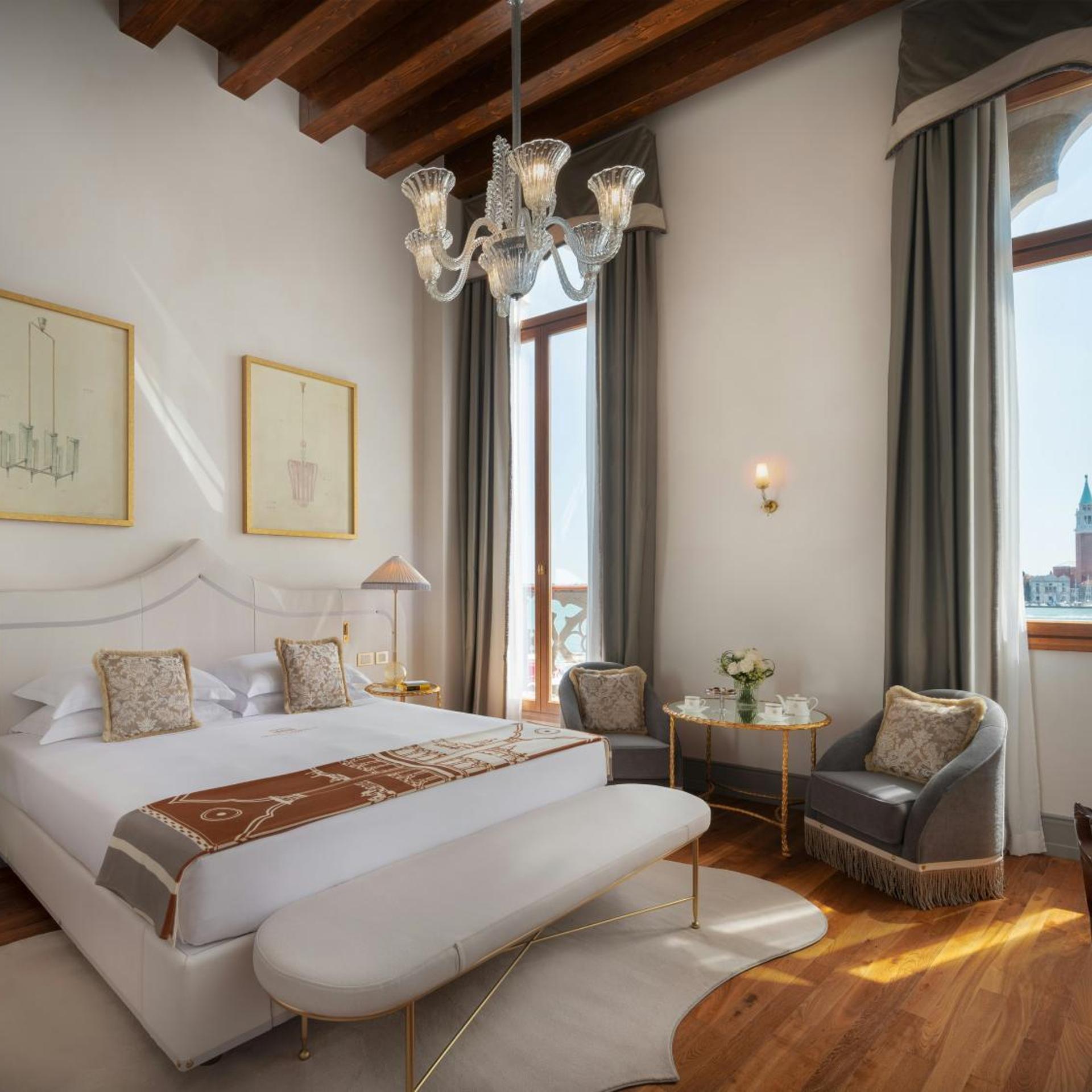 Family, King Bed, Lagoon View