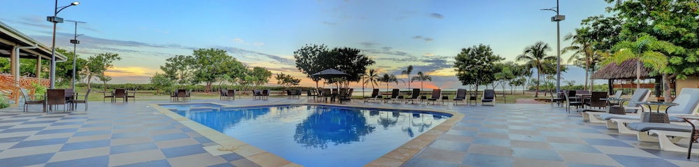 Nila Beach Resort Fiji 24/32