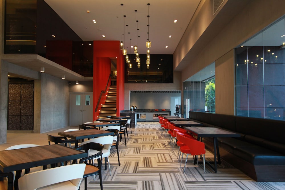 B Hotel Quezon City 24/39