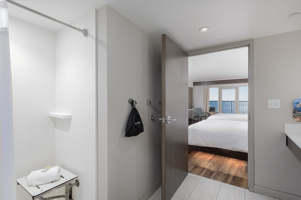 Holiday Inn Express Pensacola Beach 31/60