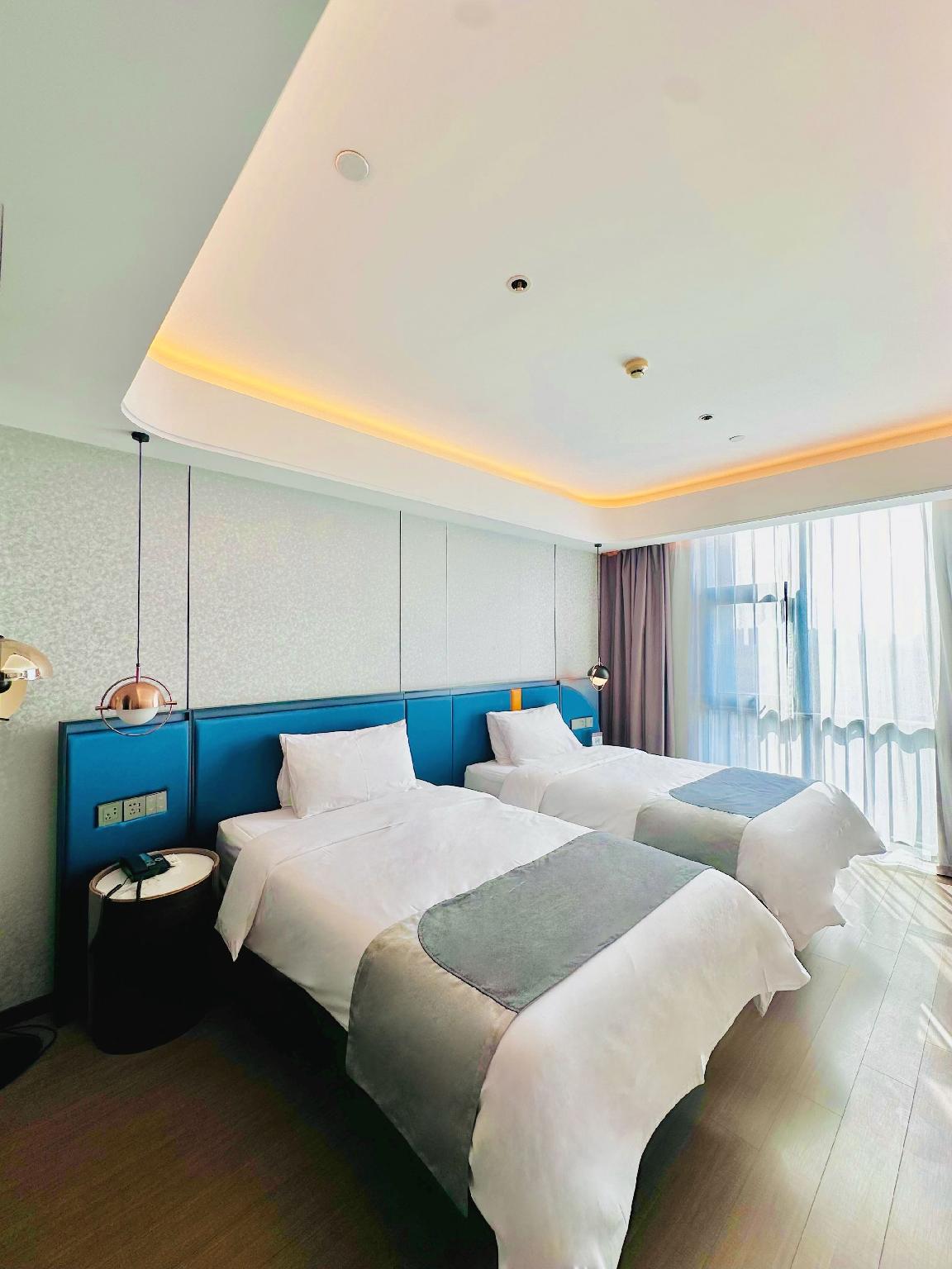Heyi Superior Twin Bed Room