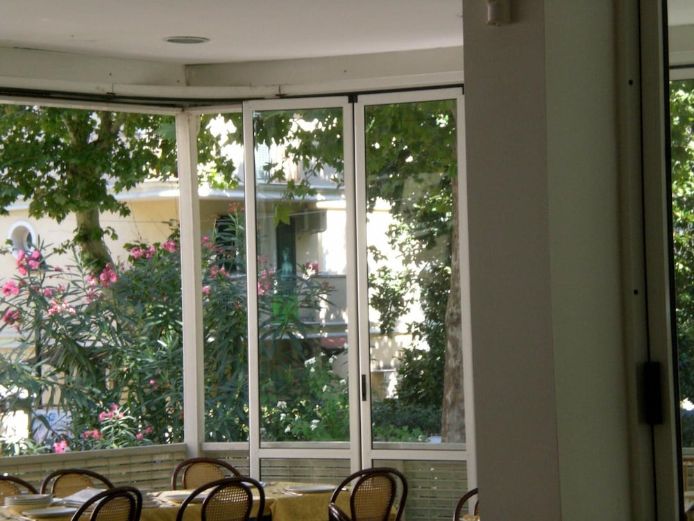 Hotel Arno Rimini 33/44