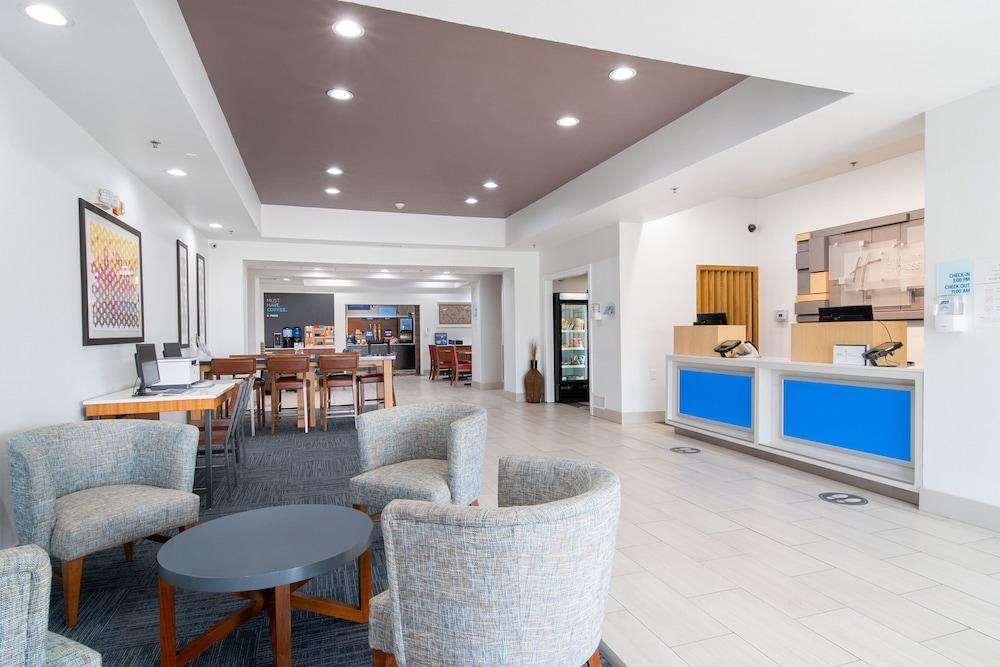 Holiday Inn Express Hotel Suites Bedford 39/53