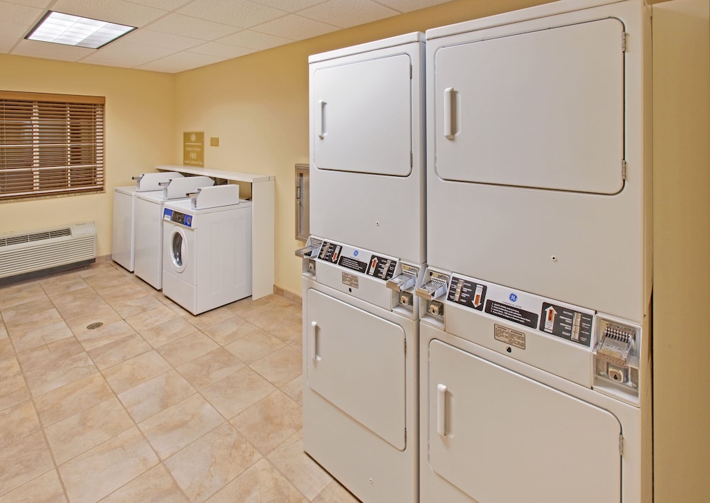 CANDLEWOOD SUITES WILLISTON 46/77