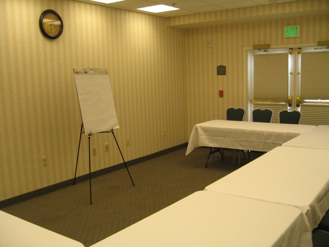 Best Western Plus Lake Elsinore Inn & Suites 28/53