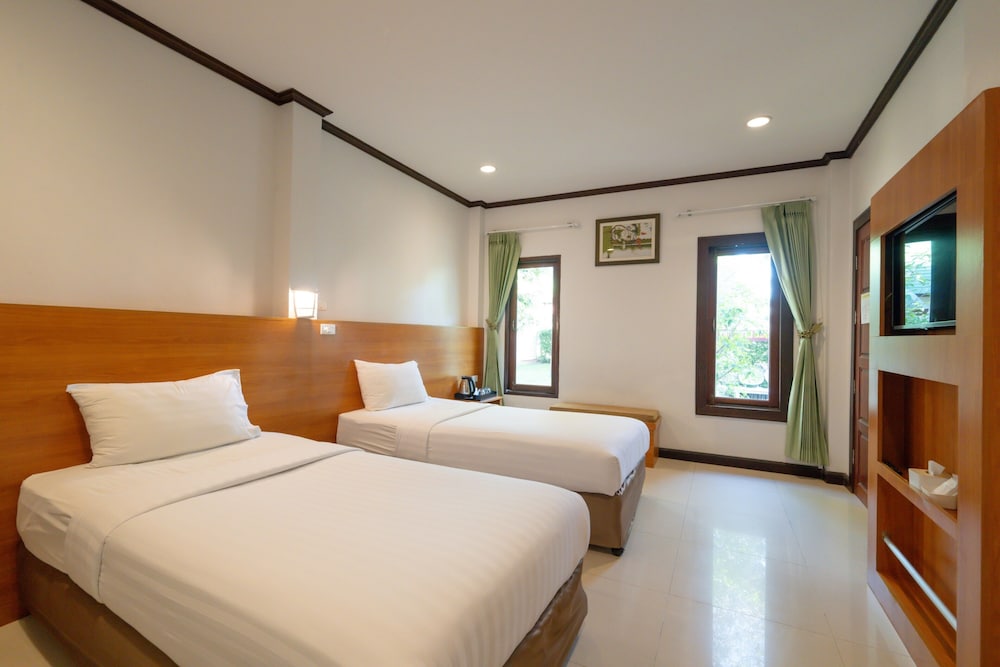 The Green Beach Resort 24/75