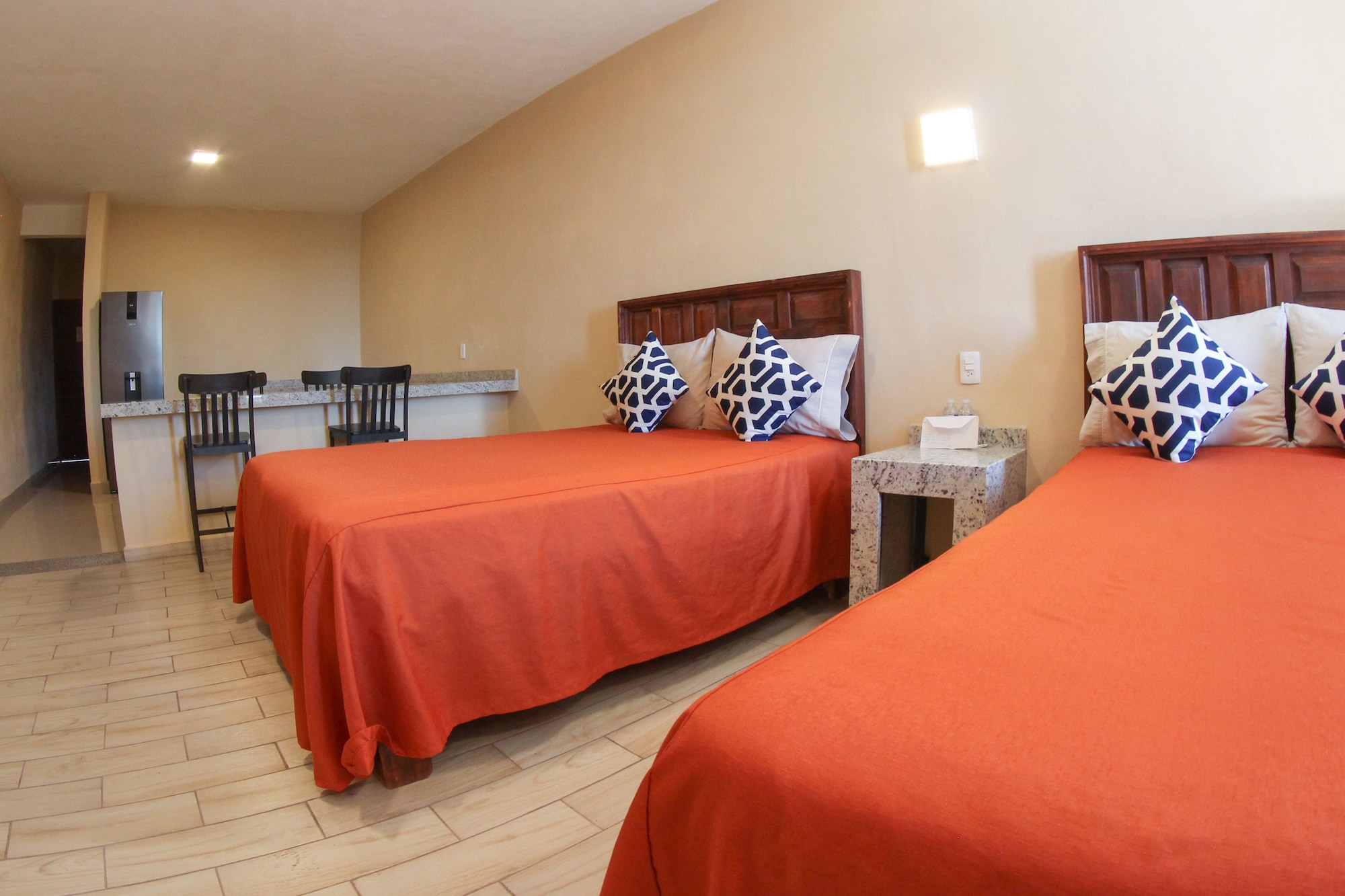 STUDIO, SUITE, 2 DOUBLE BEDS