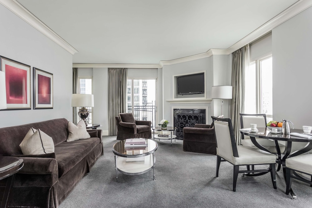 Waldorf Astoria Chicago 61/99