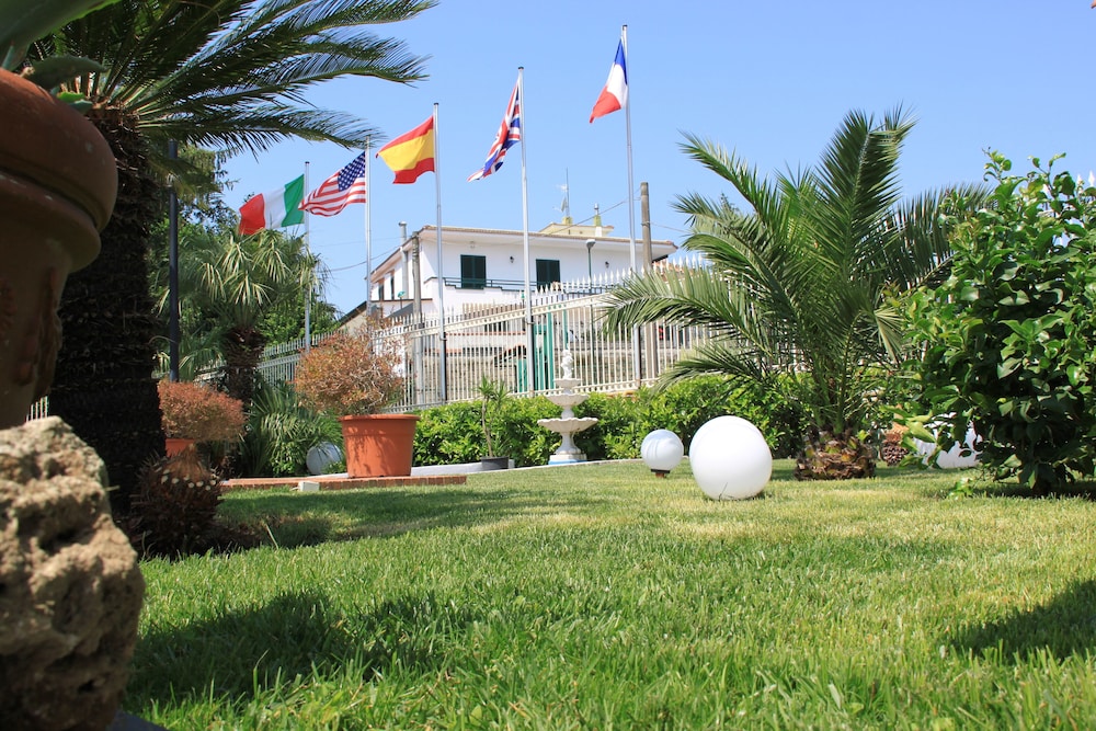 Ranch Palace Hotel 56/63