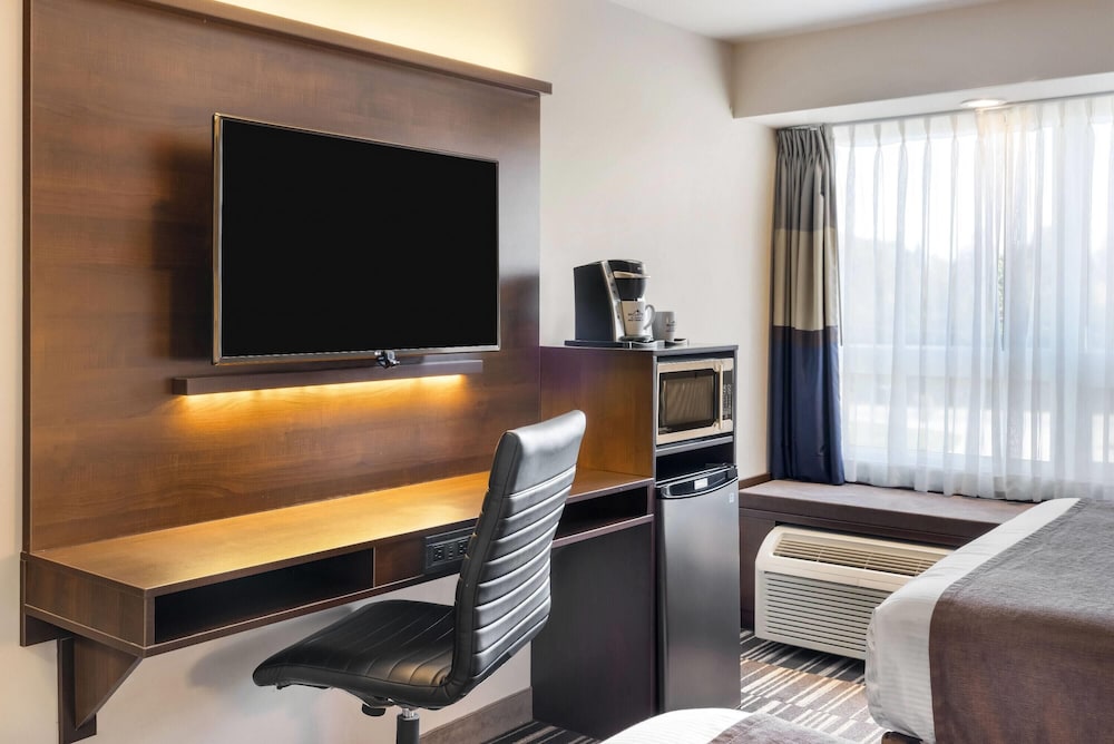 Microtel Inn & Suites by Wyndham Mont Tremblant 38/50