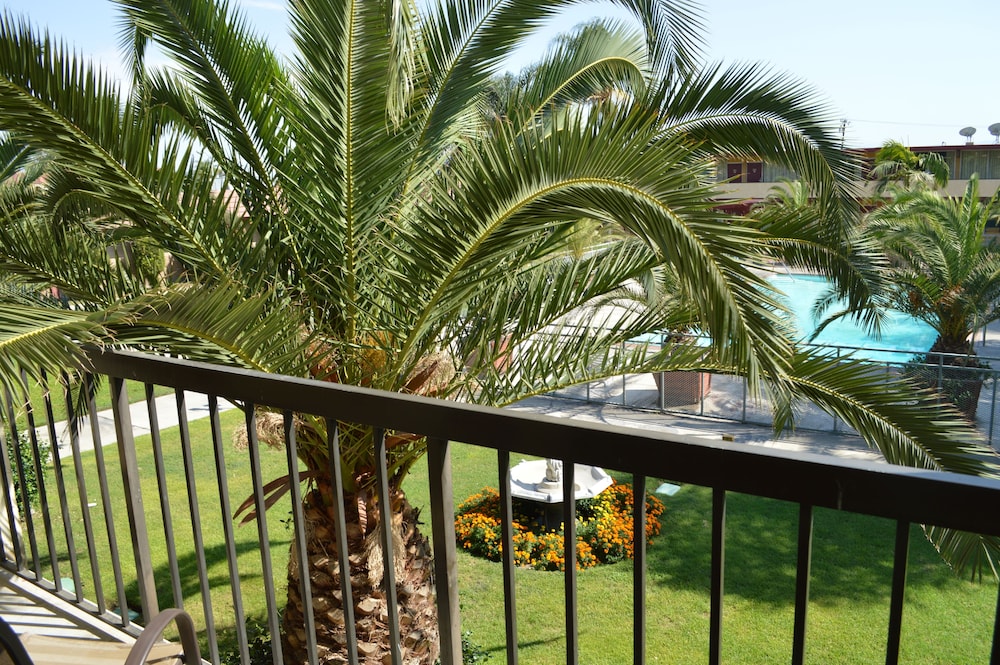 Ontario Airport Inn 54/60